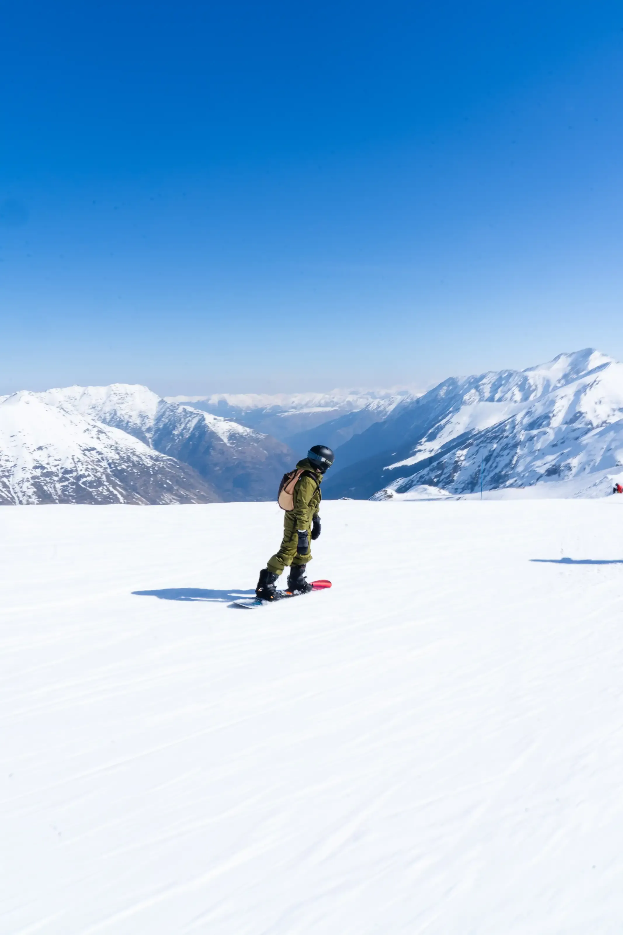 Snowboarder bajando la Grande Bleue en Piau Engaly
